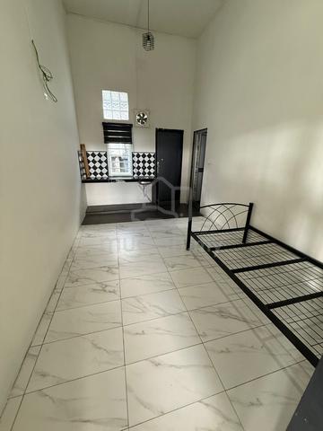studio room jalan kebun seksyen 30 shah alam AIRCOND 1