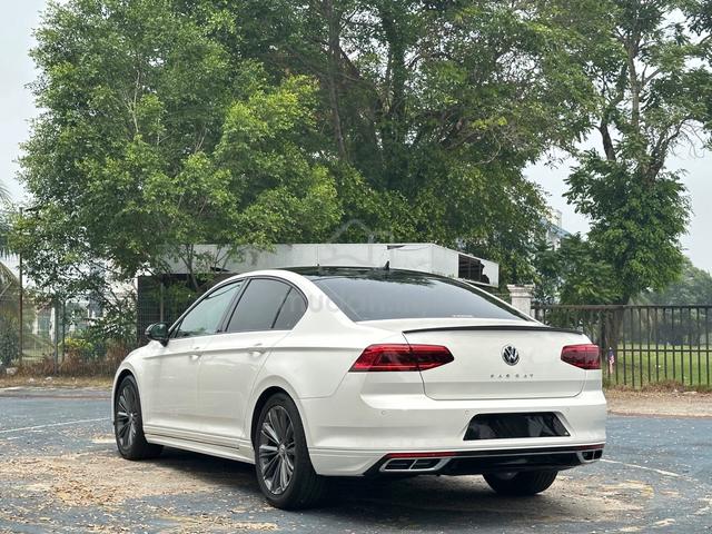 2022 Volkswagen PASSAT 2.0 R-LINE (A) - 4
