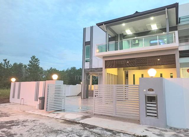 SPACIOUS SEMI-D @ NILAI SPRING VILLA, Move In Ready 1