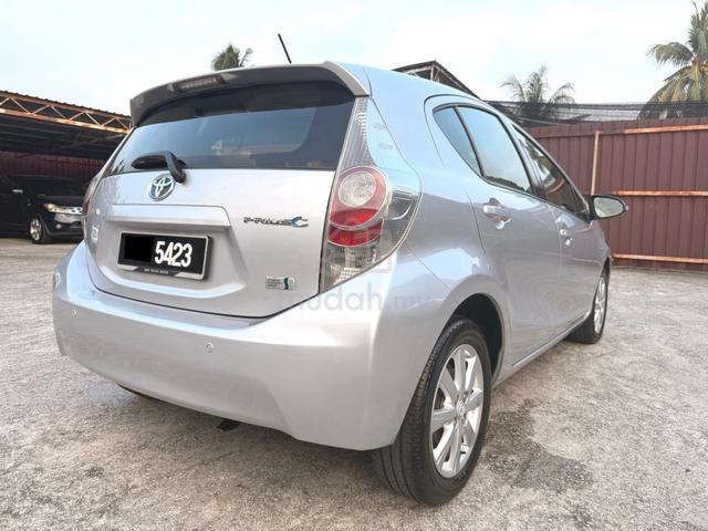 2013 Toyota PRIUS C 1.5 (HYBRID) FULLSERVICETOYOTA - 3