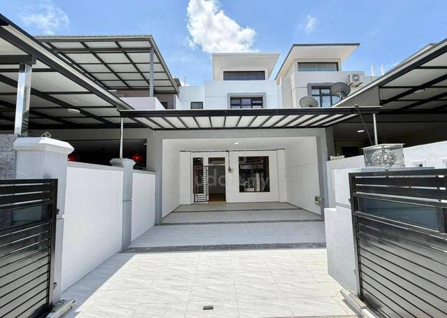 Bukit indah/Double Storey/4 Bed/Gated Guarded/Renovated/Move In Ready/ 1