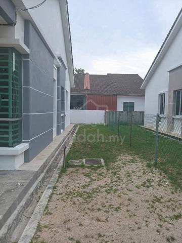 Rumah Berkembar Setingkat Untuk Disewa di Lunas 1