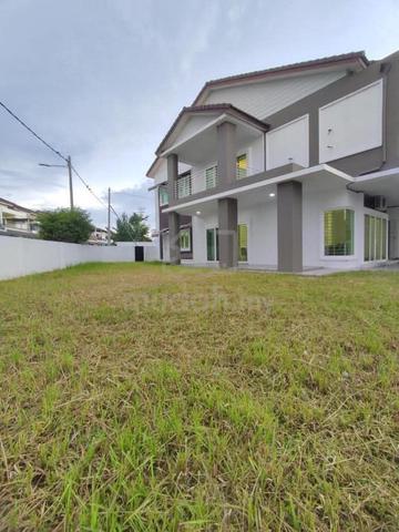 Botani Beringin Double Storey Corner House For Rent 2