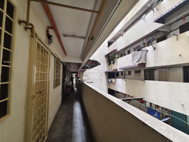Aman Putra Apartment 1