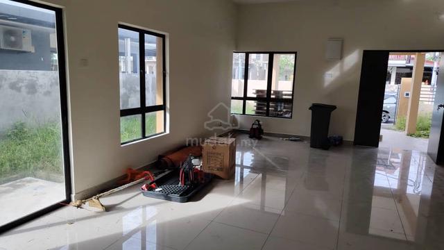 Taman Putra Mantin Semi D 4 Bedrooms 3 Bathrooms Basic Unit 1