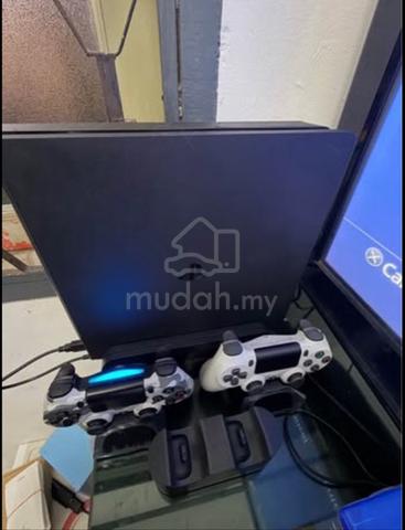 ps4 slim - photo 2 of 3