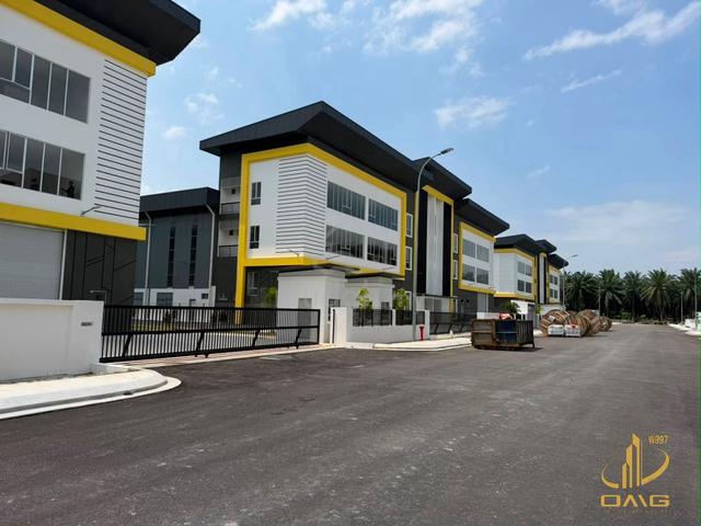 WTL! Telok Mengkuang @ Telok Panglima Garang, Brand New 3 Storey SemiD 1