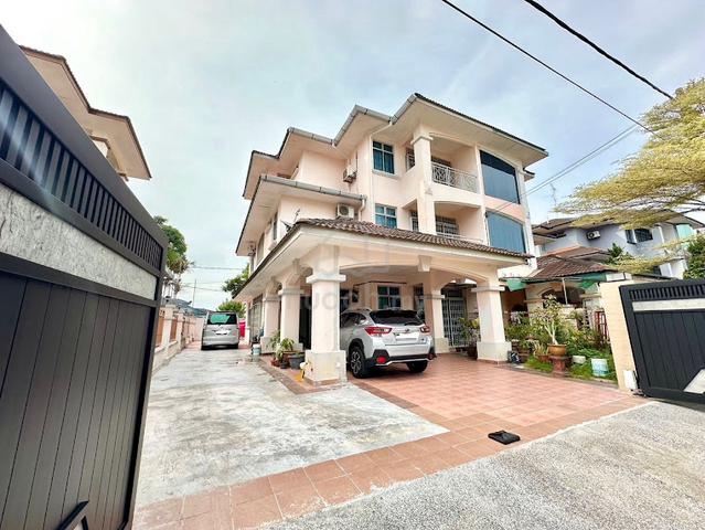 TAMAN BUKIT JAYA, ULU TIRAM - 3 Storey Semi D Partial Furnished 1